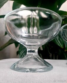 Skleněné poháry, misky, sklenice na kávu a jiné.. - 9