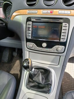 Ford Galaxy 2.0 TDCI 2008 Ghia 7 míst - 9