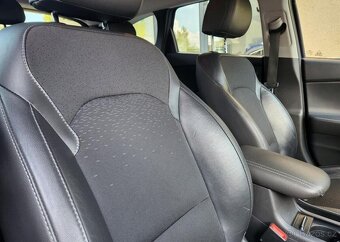 Hyundai i30 1.6-MAX.VÝBAVA-AUTOMAT-NAVI - 9