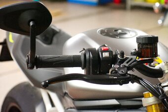 Triumph Speed Triple RS 1200 - 9