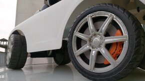 Dětské odrážedlo Mercedes SLS AMG, používané, plně funkční - 9