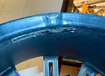 Porsche 21" 4ks alu disky. Porsche GTS Spider - 9