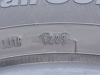 Zánovní zimní pneu Fulda 205/60/17 vzorek 8,5mm - 9