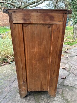 Starý noční stolek - 9