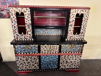 Ručně zdobený mozaikový kredenc – originální designový kus - 9