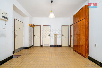 Prodej bytu 3+1, 91 m², Hradec Králové, ul. Škroupova - 9