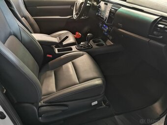Toyota Hilux Extra Cab 2.8 D-4D Invincible 4x4 - ZÁRUKA - 9
