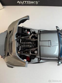 Hennessey Venom GT Autoart Signature 1:18 - 9