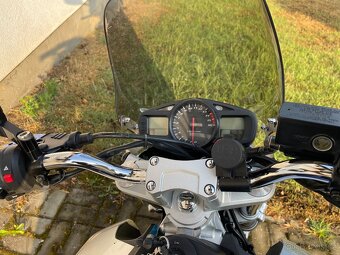 Suzuki GSR 600 - 9
