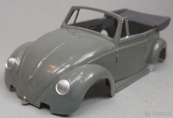 VW BEETLE CABRIO 140 v betonově šedé barvě od WIKINGU - 9