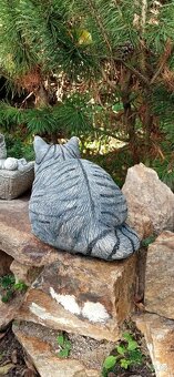 Zahradní dekorace- Dřímající kočka 2 - 9