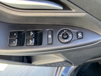 HYUNDAI ix20 1.4i 66 KW 1.MAJ PAR.SENZOR VYHŘ.SEDADLA+VOLANT - 9