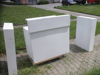 Prodejní pult v bílé barvě - 9