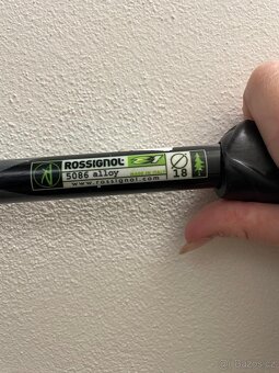 Sjezdové lyže Rossignol + hůlky - 9