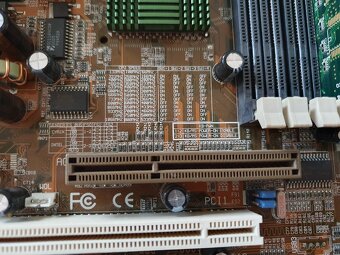 Deska FIC FA13 rok 1999 (socket 370) + GPU + 32MB SDRAM. - 9