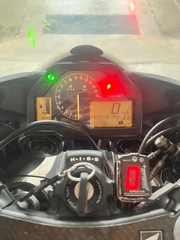 HONDA CBR 600rr REPSOL - 9