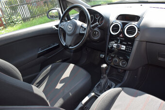 Opel Corsa D 1.4 16V 74kW, Color Edition, KLIMA, rok 2010 - 9