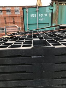 Plastové palety 120x80 více druhů - 9