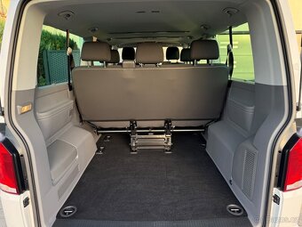 Volkswagen Caravelle 2.0 TDI DSG Comfortline Long 2023 - 9