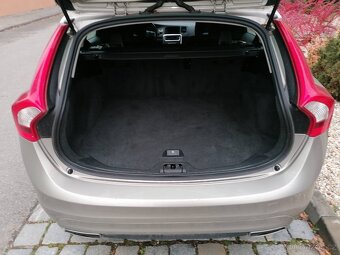 VOLVO V60 133 kW - 9