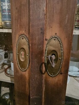 Starožitný nábytek - 9