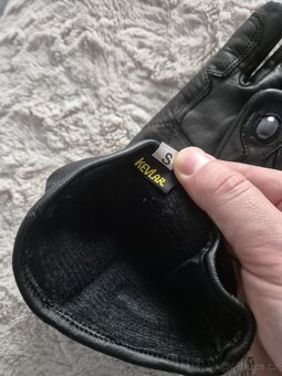 Kožená bunda na motorku a kevlarové rukavice - 9