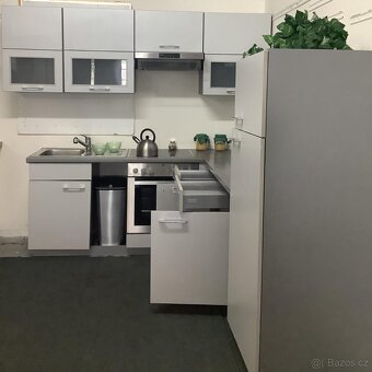 Moderní šedá kuchyně LUNARA - 9