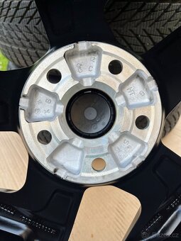 Alu kola VOLKSWAGEN PASSAT B9 i B8, typ COVENTRY BLACK - 9
