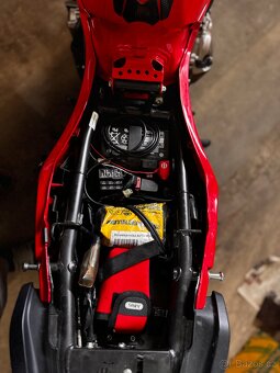Honda CBR 650F - 9