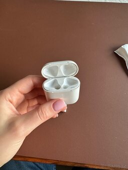 Apple AirPods 1 - 9