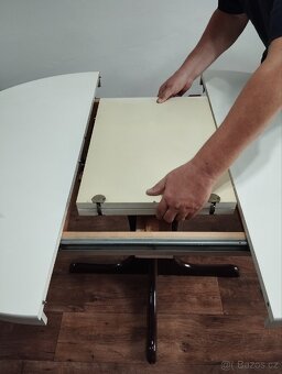 Rozkládací kulatý stůl se židlemi - 9