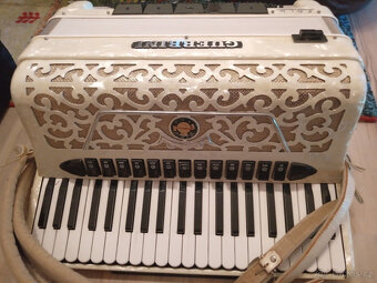Akordeon GUERRINI FOLK 120 basů, 1315 registrů, kufr - 9