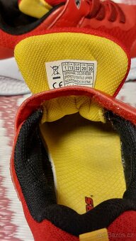 BOTASKY S BLIKÁNÍM V PODRÁŽCE - SKECHERS - vel. 32 - 9