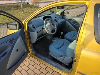 Toyota Yaris 1.0 - 9