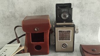 Starý fotoaparat Flexaret s příslušenstvím - 9
