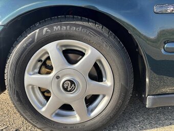 Rezervace do 27.7. Honda Civic 6g - 1.4i - 9