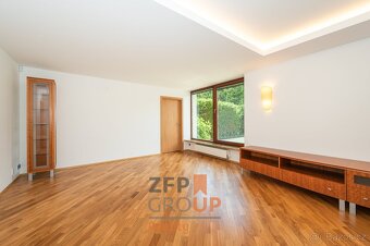 Komfortní rodinné bydlení v klidu a soukromí – kompletně zre - 9