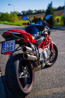MV Agusta Brutale 910 - 9