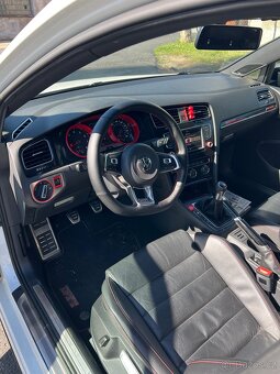 Golf 7 GTI 2.0 TSI - 9