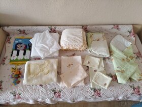 dřevěná postýlka/kolébka na kolečkách, s dvojvýbavou - 9