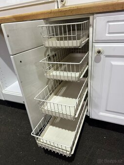 Moderní kuchyňská linka se spotřebiči - 9