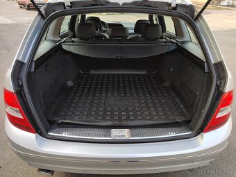 Prodám Mercedes Benz C220 CDI 125 Kw S Vadou Motoru - 9