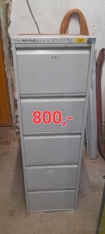 Regaly a skříně - 9