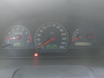 VOLVO V40 1.8 BENZÍN, DOVOZ NĚMECKO - 9