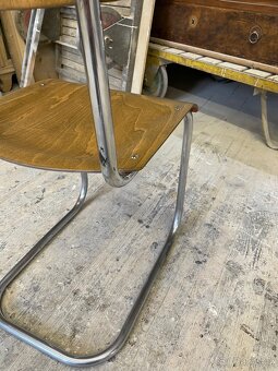 Chromovaná funkcionalistická židle - 9