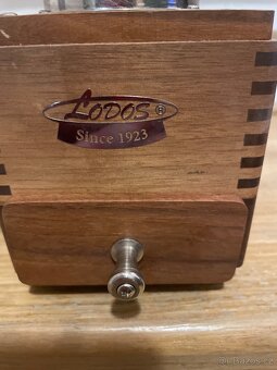 mlýnek na kávu, dřevo ,kov,,značeno LODOS since 1923 - 9