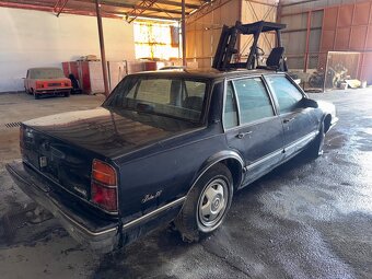 OLDSMOBILE DELTA 88 1987 - 9
