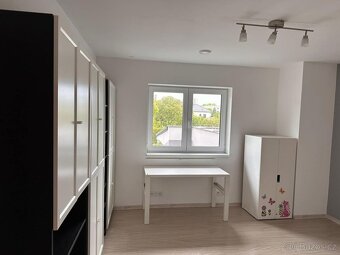 Spolubydlení pro studentky VŠ, byt 4+kk, 90 m2, Věry Junkové - 9