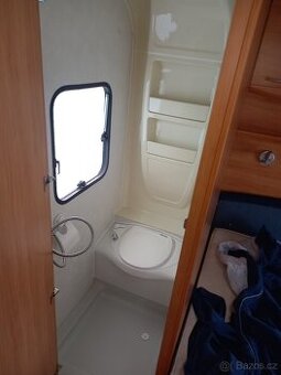 Prodám karavan adria adora 512 up. El pojezd.. předstan - 9