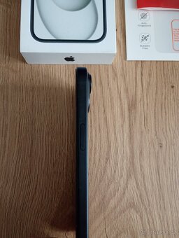 iPhone 15 128GB černý 99% BATERIE + příslušenství - 9